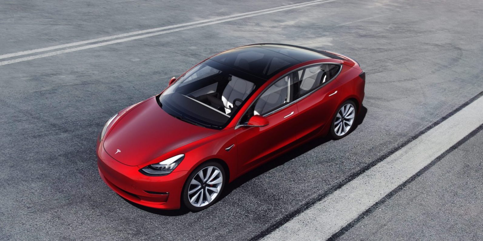 Tesla Model 3 Rouge sur le Tarmac